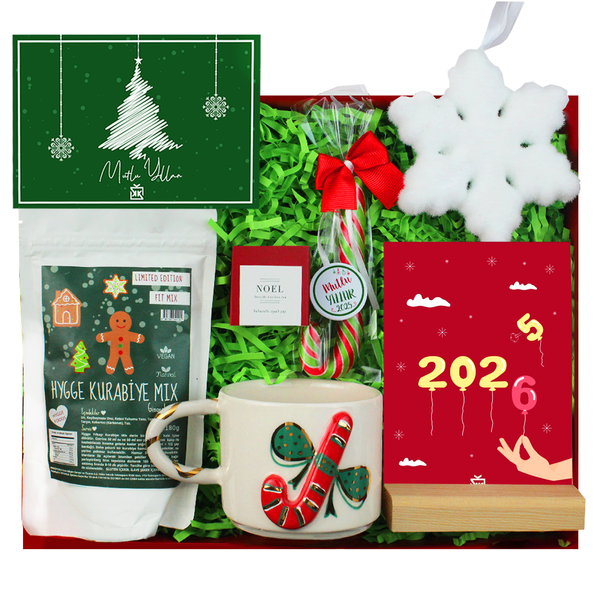 Kurabiye ve Çay ile Yeni Yıl Hediye Kutusu